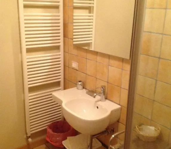 Antica Casa Menetti B E B ססטולה