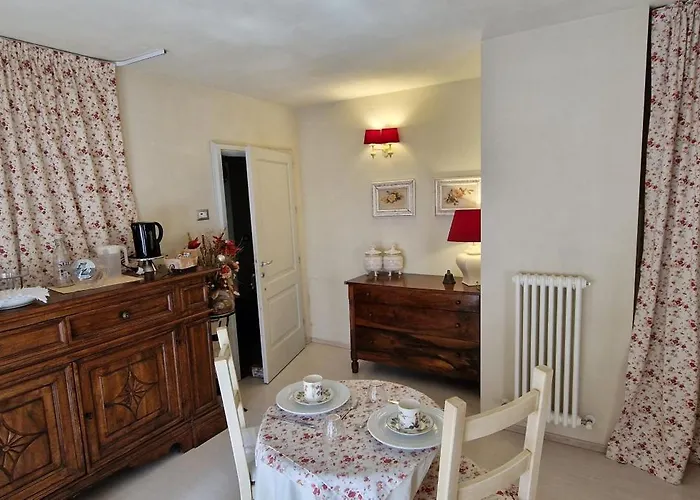 לינה וארוחת בוקר Antica Casa Menetti B E B *