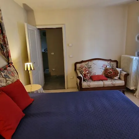 Antica Casa Menetti B E B *